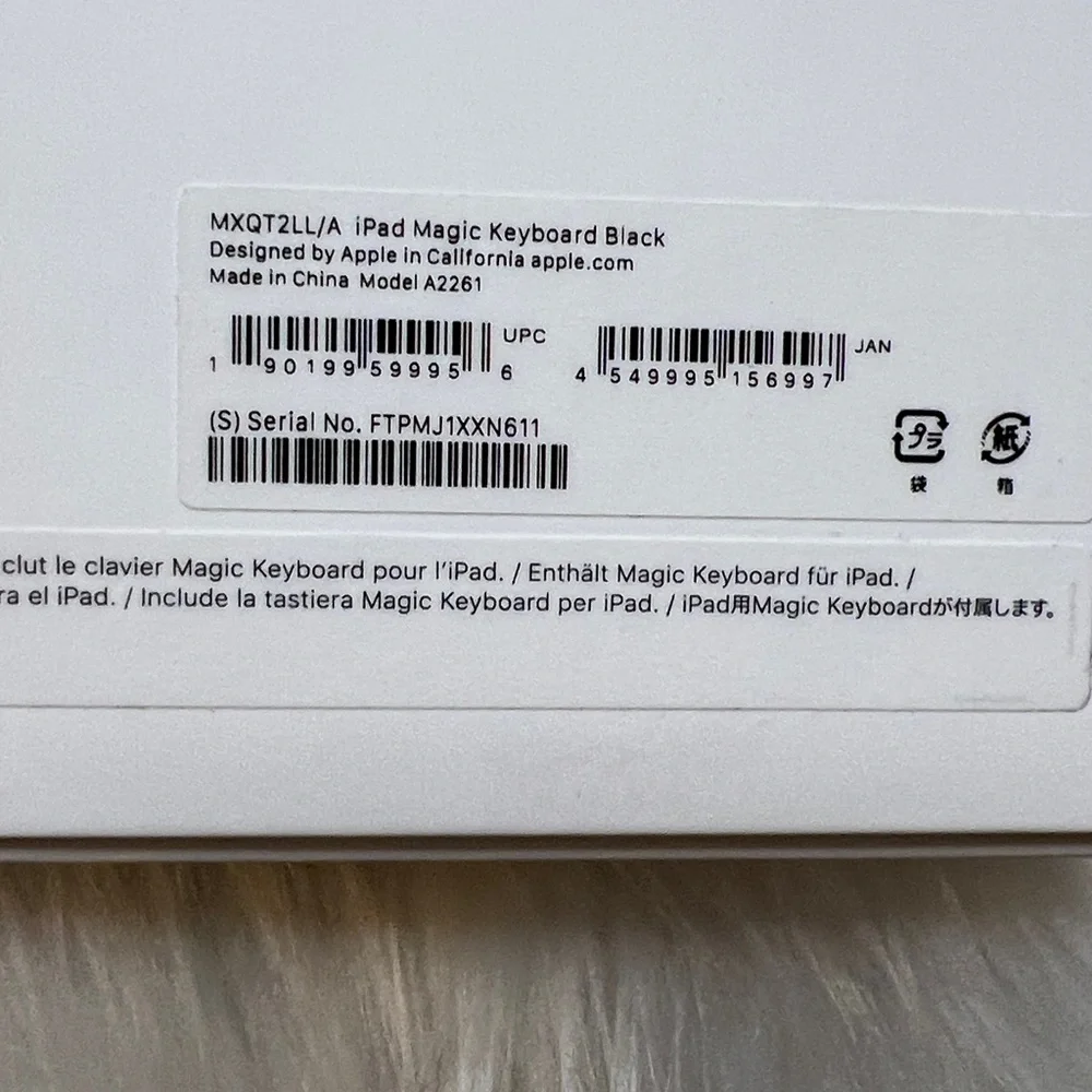 Apple iPad Magic Keyboard in Elegant Black